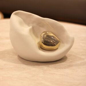 Escultura Orgânica P Detalhe Dourado