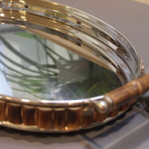Bandeja de Inox com Detalhes em Bambu