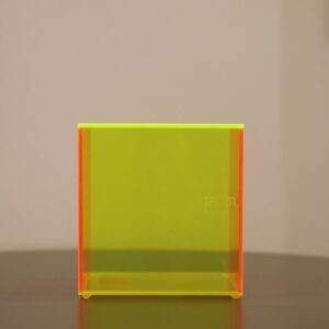 Cubo Acrílico Trust Timing Neon