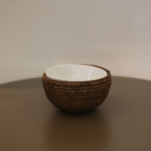 Bowl de Porcelana c/ Suporte em Rattan 18 cm