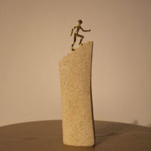 Escultura Escada Homem Subindo