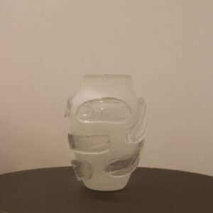 Vaso em Vidro Branco Fosco com Detalhes Incolor